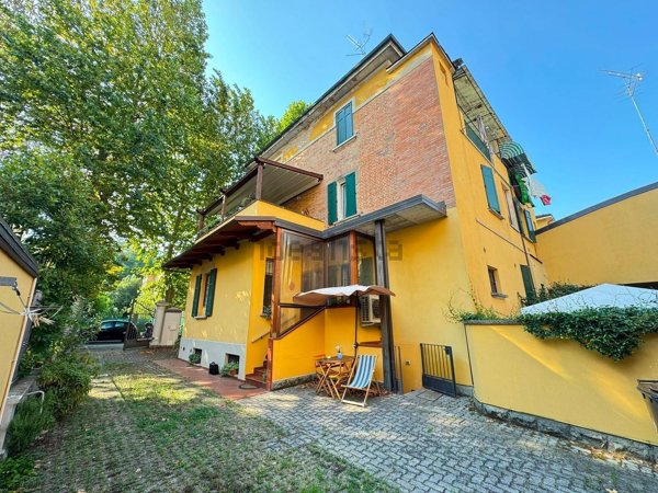 casa indipendente in vendita a Casalecchio di Reno in zona Garibaldi/La Mutua
