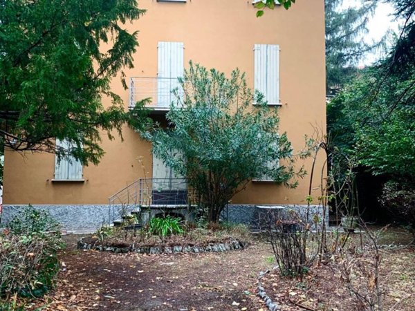 casa indipendente in vendita a Casalecchio di Reno in zona Garibaldi/La Mutua