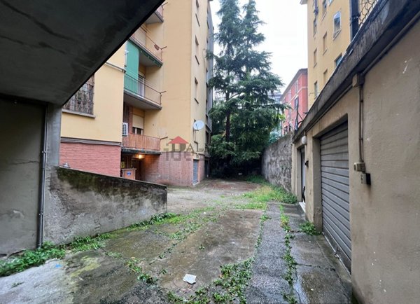 box auto in vendita a Casalecchio di Reno in zona Croce