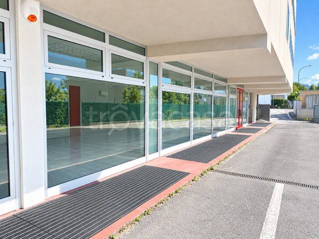 locale commerciale in vendita a Casalecchio di Reno