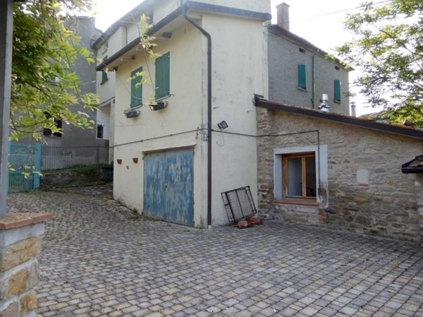 casa indipendente in vendita a Casalfiumanese in zona Sassoleone