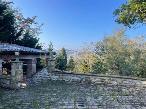 casa indipendente in vendita a Casalfiumanese in zona Sassoleone