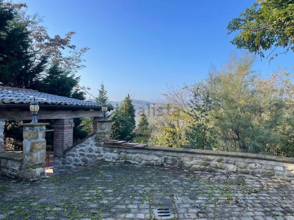 casa indipendente in vendita a Casalfiumanese in zona Sassoleone