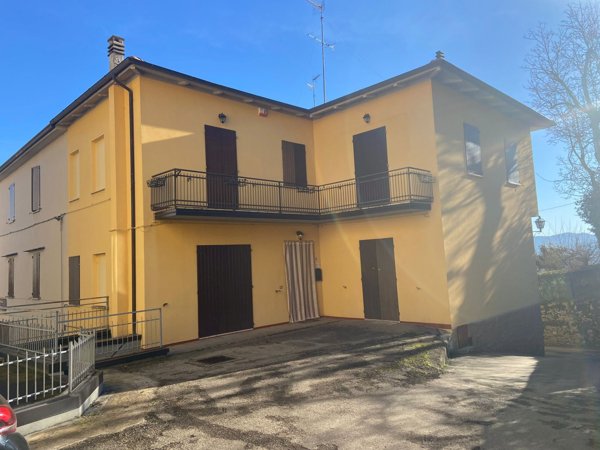 casa indipendente in vendita a Casalfiumanese in zona Sassoleone