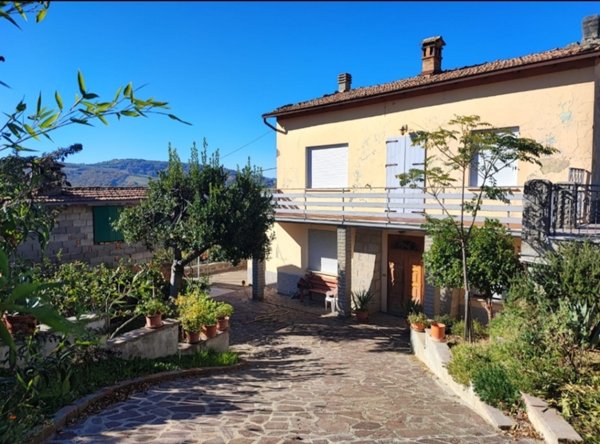 casa indipendente in vendita a Castel d'Aiano