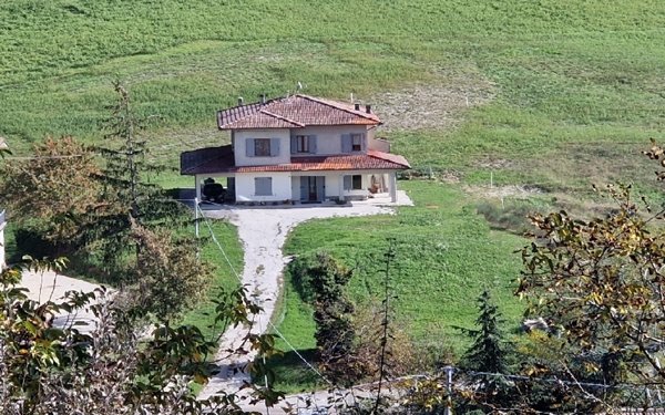 casa indipendente in vendita a Castel d'Aiano