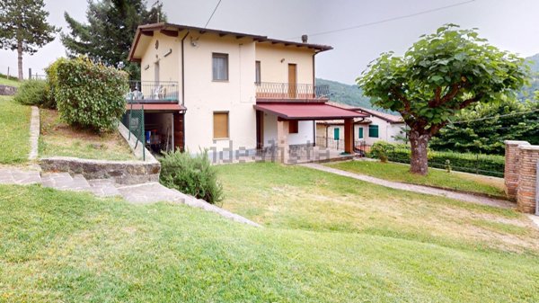 casa indipendente in vendita a Castel d'Aiano in zona Casigno