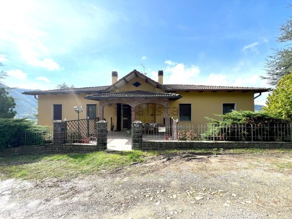 casa indipendente in vendita a Castel d'Aiano