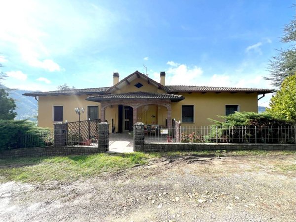 casa indipendente in vendita a Castel d'Aiano