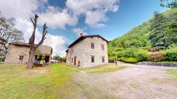 casa indipendente in vendita a Castel d'Aiano in zona Villa d'Aiano