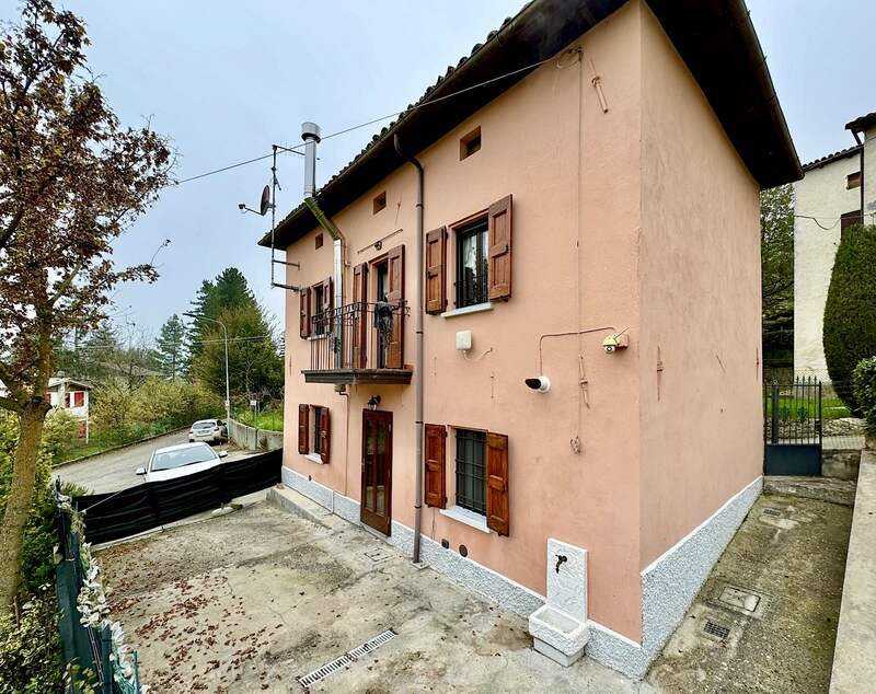casa indipendente in vendita a Castel d'Aiano in zona Villa d'Aiano