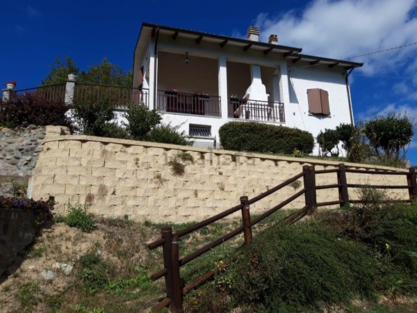 casa indipendente in vendita a Castel d'Aiano