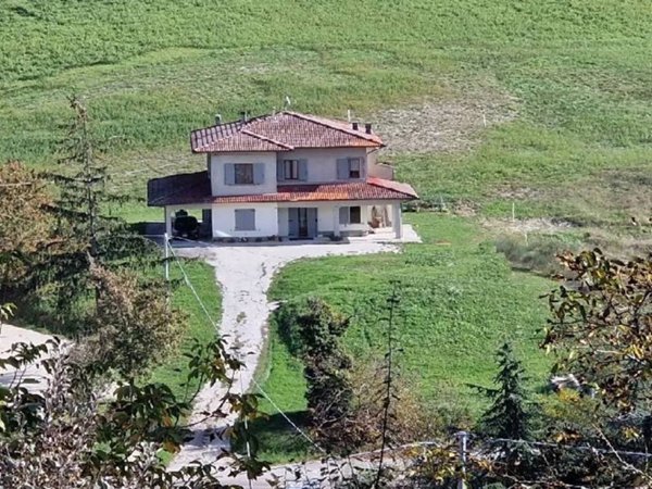 casa indipendente in vendita a Castel d'Aiano