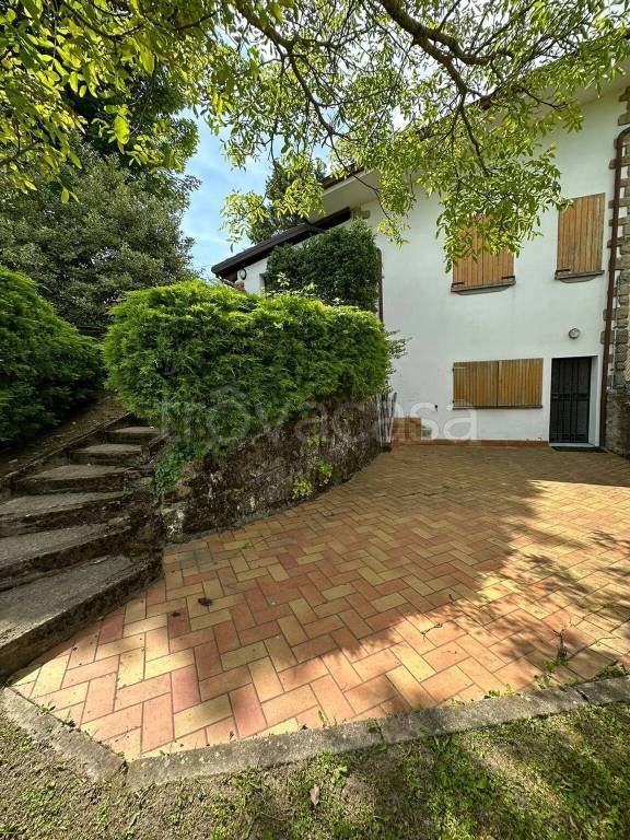 casa indipendente in vendita a Castel d'Aiano