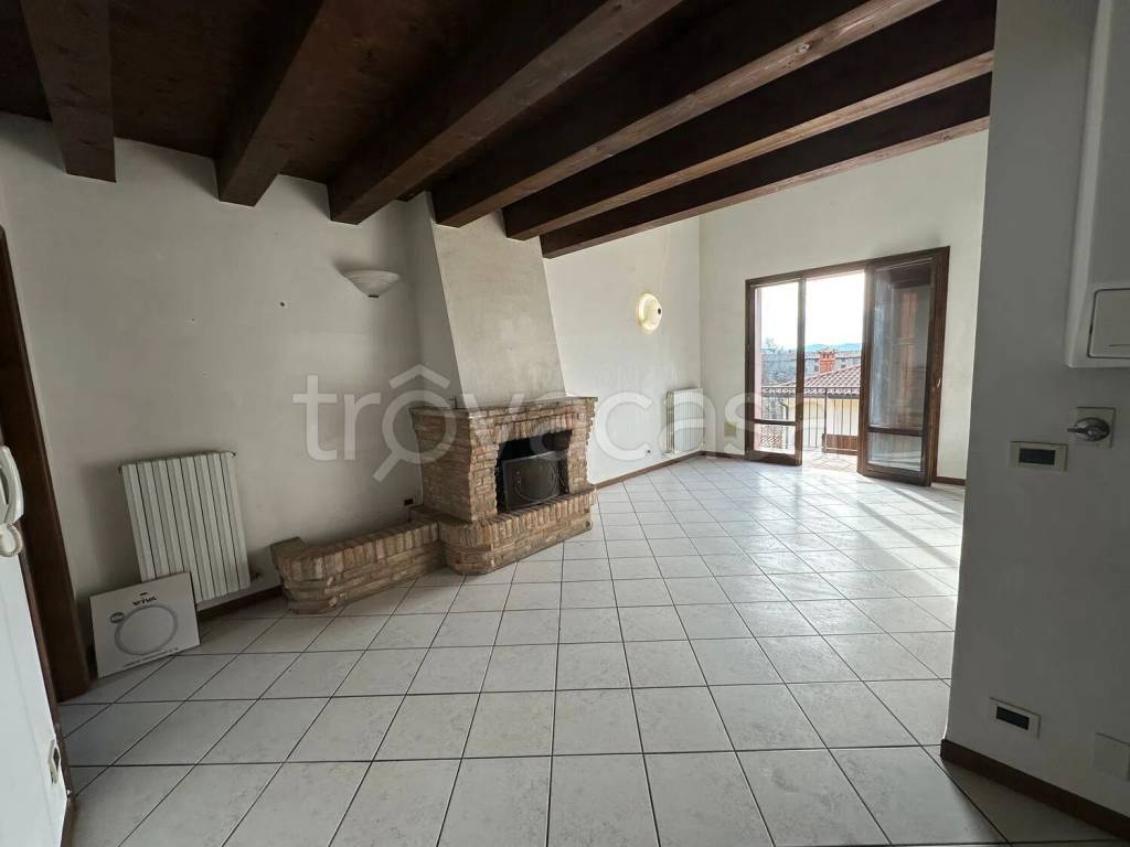 casa indipendente in vendita a Castel d'Aiano in zona Rocca di Roffeno