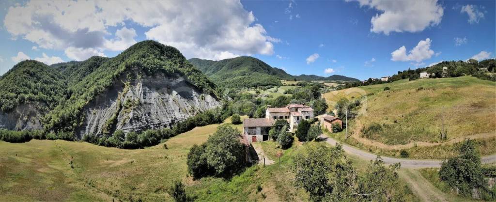 casa indipendente in vendita a Castel d'Aiano in zona Casigno