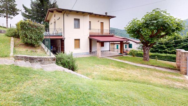 casa indipendente in vendita a Castel d'Aiano in zona Casigno