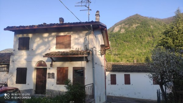 quadrivano in vendita a Castel d'Aiano in zona Villa d'Aiano