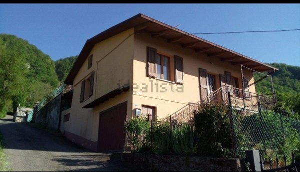 casa indipendente in vendita a Castel d'Aiano in zona Villa d'Aiano