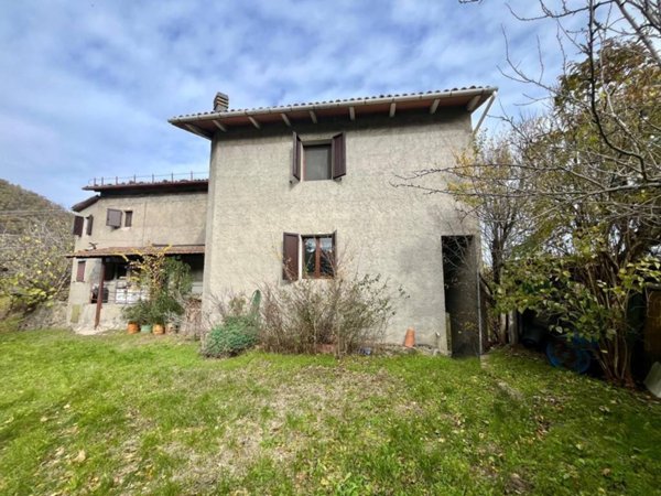 casa indipendente in vendita a Castel d'Aiano