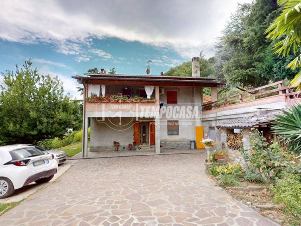 casa indipendente in vendita a Castel d'Aiano in zona Rocca di Roffeno