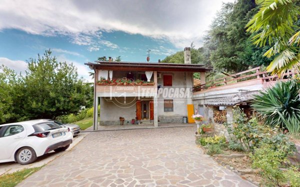 casa indipendente in vendita a Castel d'Aiano in zona Casigno