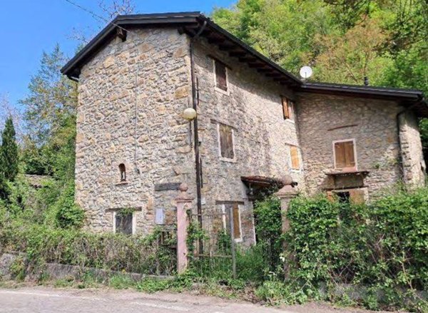 casa indipendente in vendita a Castel d'Aiano in zona Villa d'Aiano