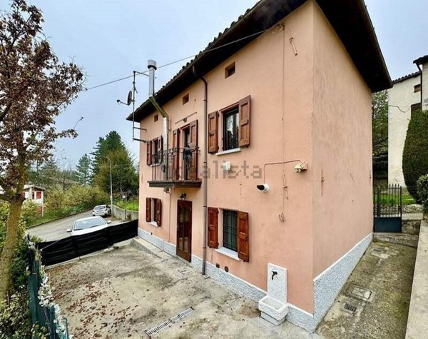 casa indipendente in vendita a Castel d'Aiano in zona Villa d'Aiano
