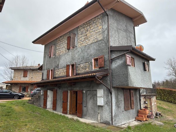 casa indipendente in vendita a Castel d'Aiano
