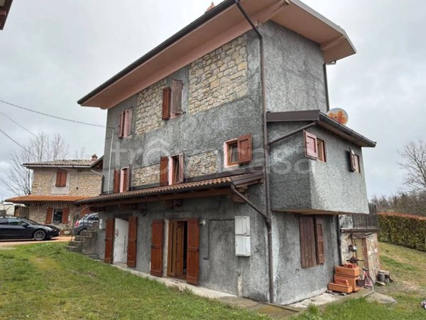 casa indipendente in vendita a Castel d'Aiano
