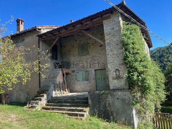 casa indipendente in vendita a Castel d'Aiano in zona Casigno