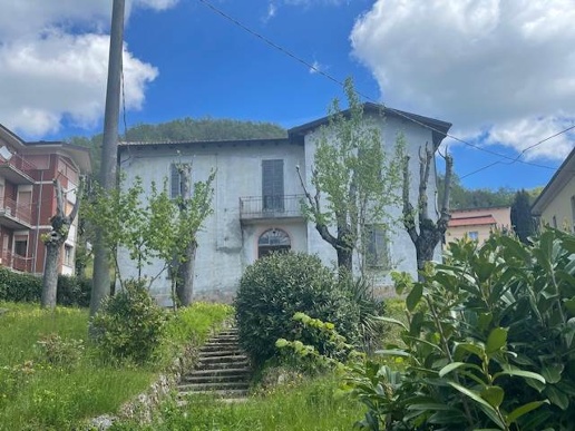 casa indipendente in vendita a Castel d'Aiano in zona Rocca di Roffeno
