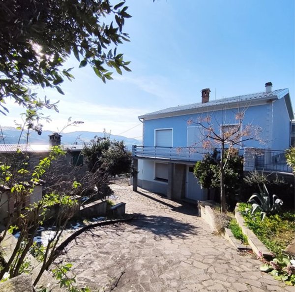 casa indipendente in vendita a Castel d'Aiano in zona Villa d'Aiano