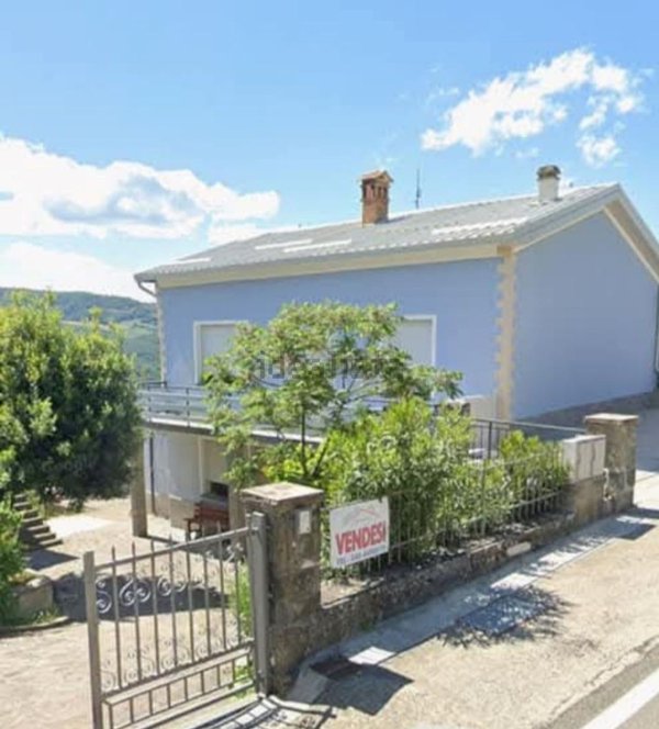 casa indipendente in vendita a Castel d'Aiano in zona Villa d'Aiano