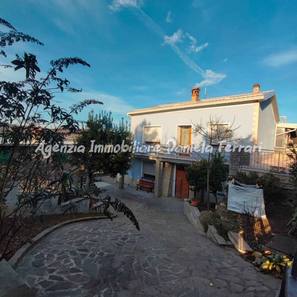 casa indipendente in vendita a Castel d'Aiano in zona Villa d'Aiano