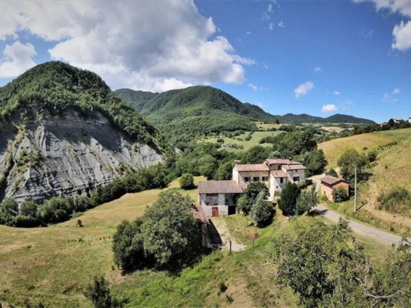 casa indipendente in vendita a Castel d'Aiano in zona Casigno