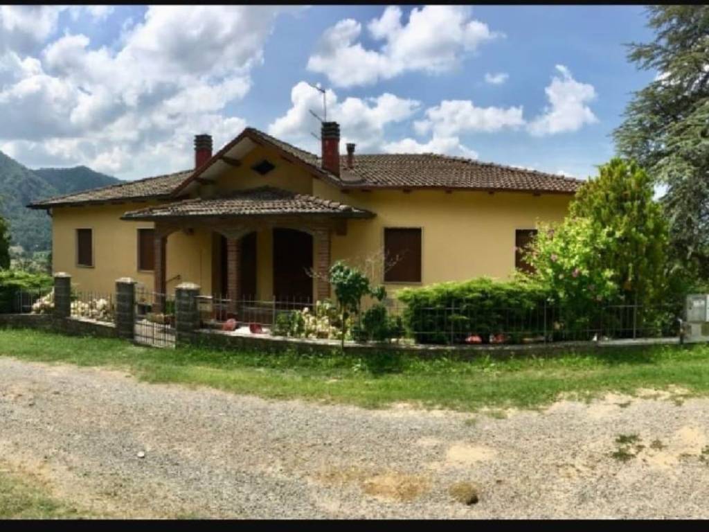 casa indipendente in vendita a Castel d'Aiano in zona Villa d'Aiano