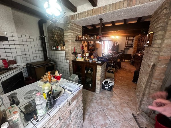 pentavano in vendita a Castel d'Aiano in zona Rocca di Roffeno