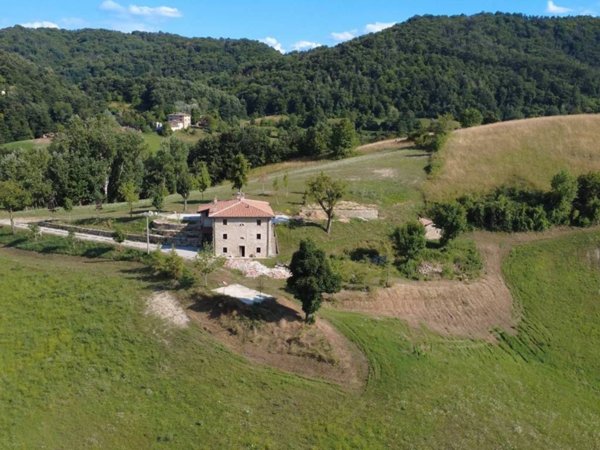 casa indipendente in vendita a Castel d'Aiano