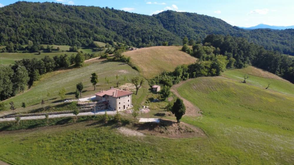 casa indipendente in vendita a Castel d'Aiano in zona Villa d'Aiano