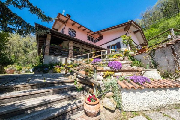 casa indipendente in vendita a Castel d'Aiano in zona Rocca di Roffeno