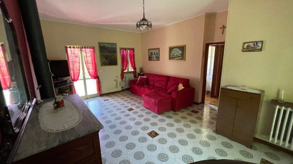 casa indipendente in vendita a Castel d'Aiano in zona Villa d'Aiano