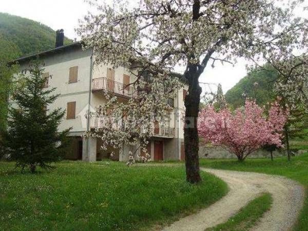 appartamento in vendita a Castel d'Aiano in zona Villa d'Aiano