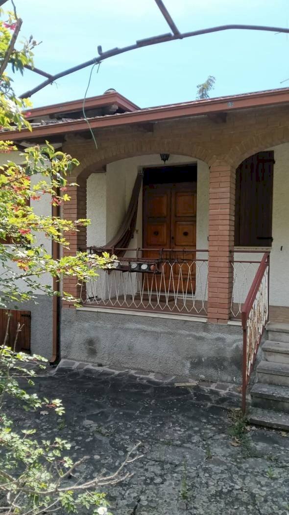 casa indipendente in vendita a Castel d'Aiano in zona Villa d'Aiano