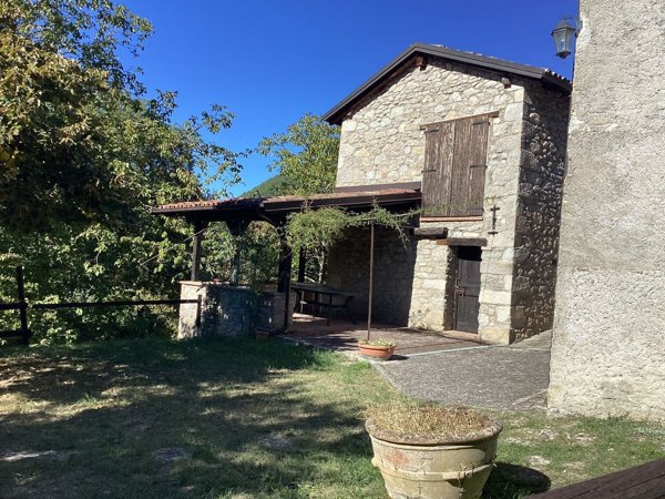 casa indipendente in vendita a Castel d'Aiano in zona Villa d'Aiano