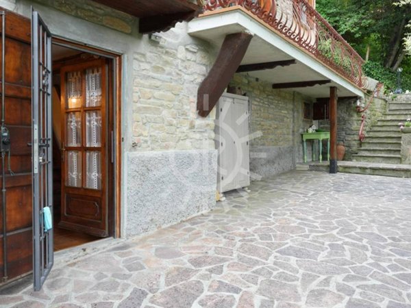 casa indipendente in vendita a Castel del Rio in zona Valsalva
