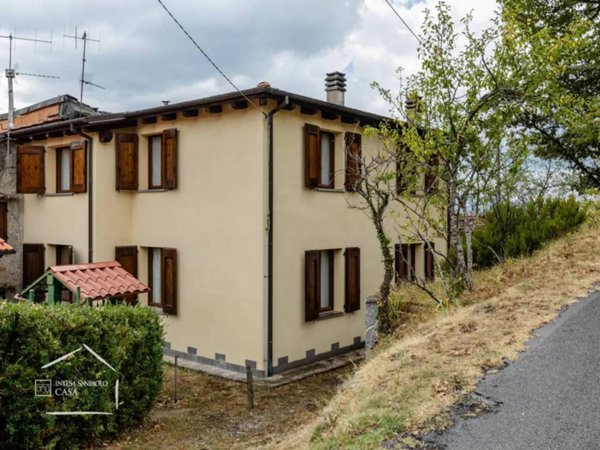 casa indipendente in vendita a Castel di Casio in zona Suviana