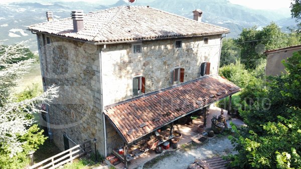 casa indipendente in vendita a Castel di Casio in zona Suviana