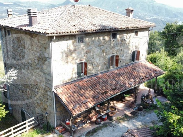 casa indipendente in vendita a Castel di Casio in zona Suviana