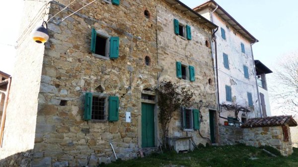 casa indipendente in vendita a Castel di Casio in zona Suviana